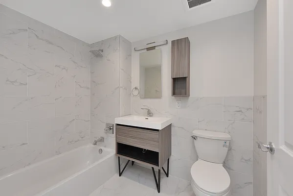 Rented by Metropolis International Realty Inc. | media 13