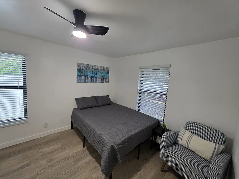 320 Sterling Ave — Photo 9