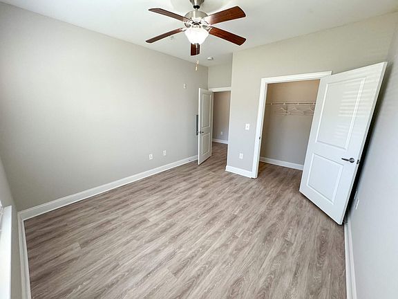 4th image of 920 Stockbridge Dr #105