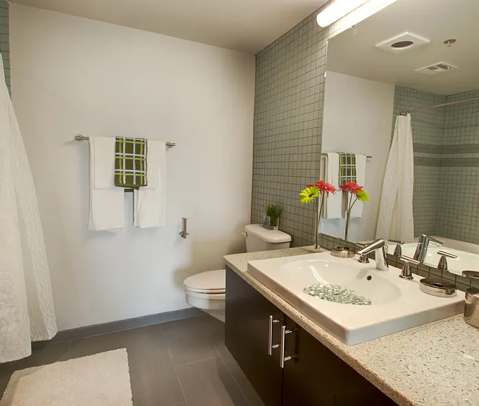 1212 N Walker Ave — Photo 6