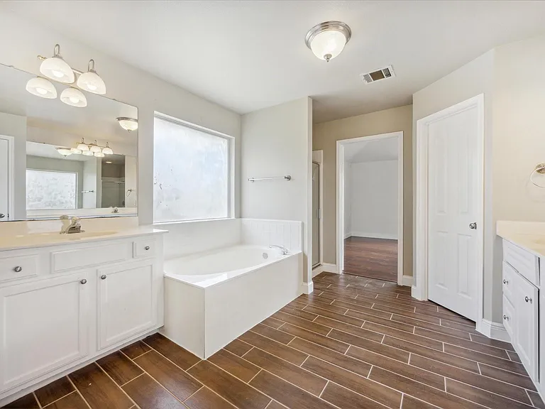 2926 Winchester Dr — Photo 28