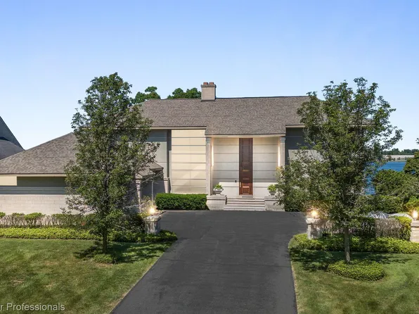 3468 Pine Estates Dr, West Bloomfield, MI 48323