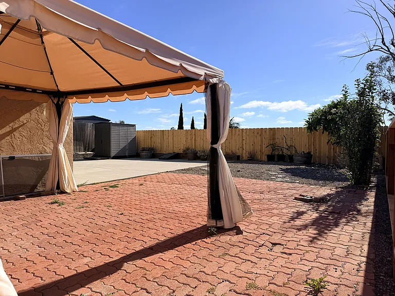 westerly breeze and plenty of sunshine in the backyard