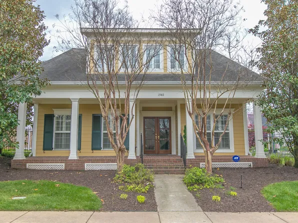 1942 Central Park Dr, Murfreesboro, TN 37130
