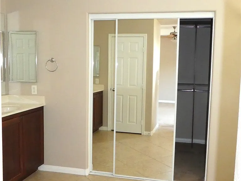 4054 Lower Saxon Ave — Photo 32