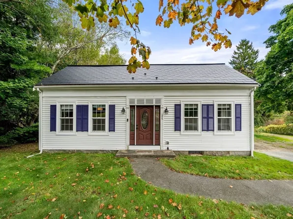 175 Plymouth St, Carver, MA 02330