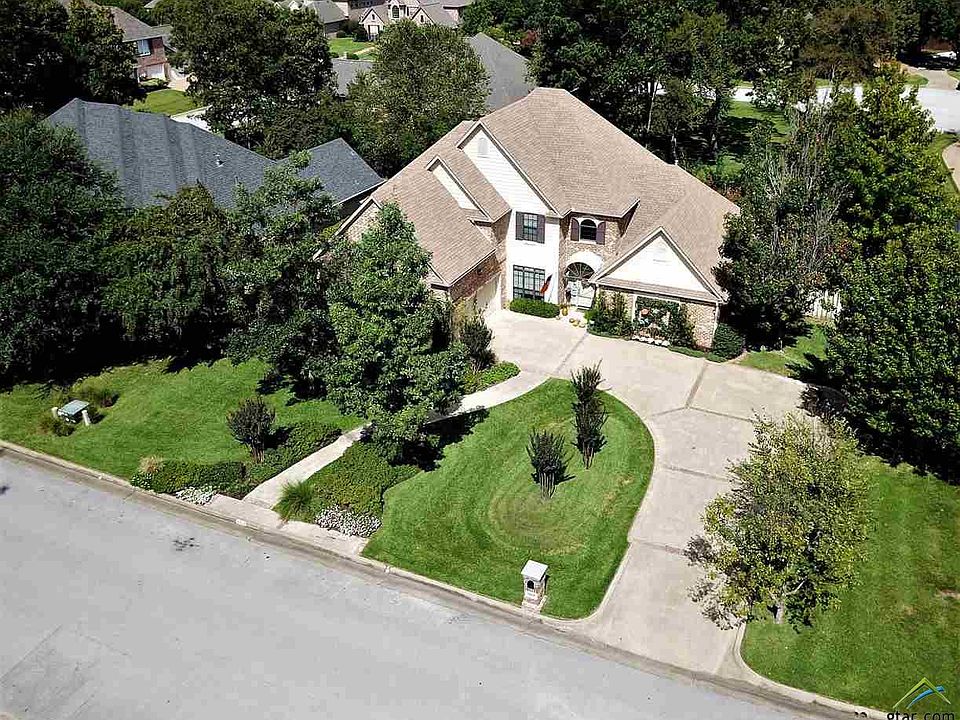 1st image of 2210 Woodlands Dr