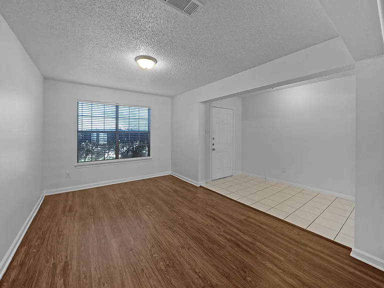 2910 Chisolm Trl — Photo 10