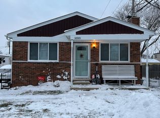 32923 Saratoga Ave, Warren, MI 48093