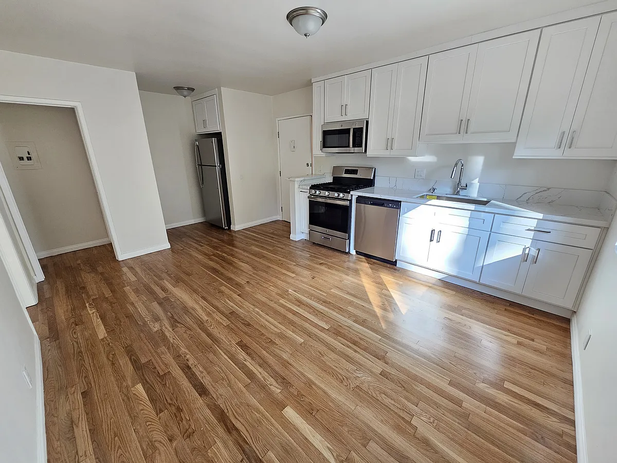 Building Photo - 3916 Kentucky Dr #2