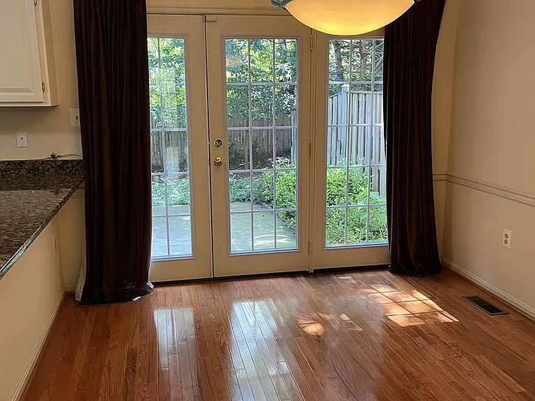 8573 Raglan Rd — Photo 24