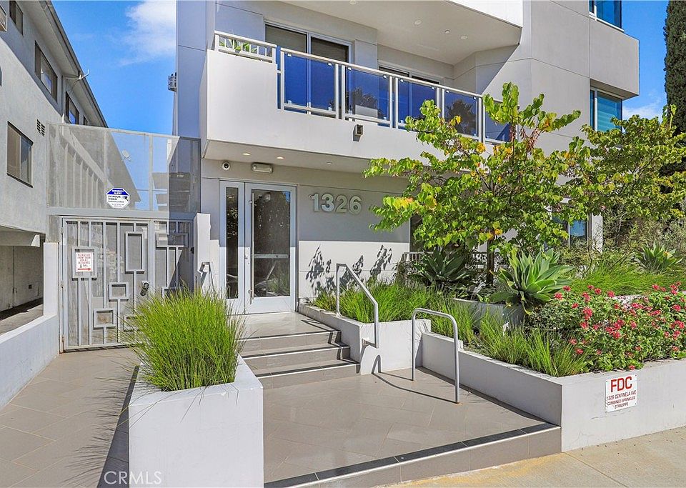 1st image of 1326 S Centinela Ave #101