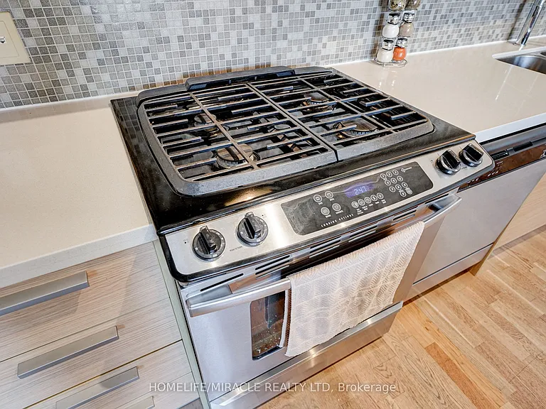 25 Oxley St #701 — Photo 20