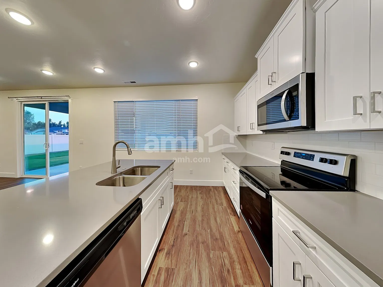 5 bed, 3.0 bath, 2637 sqft, $3,195 — Photo 3