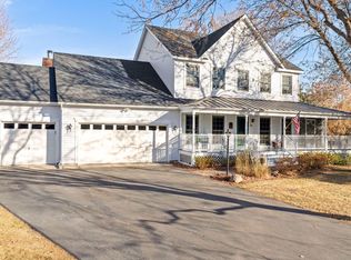 220 Lily Pond Cir, Loretto, MN 55357