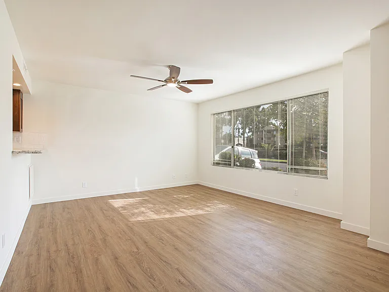 Available June! Newly Remodeled 2bd/1ba Beautiful Crown Point Condo! Only $3,595/Mo! — Photo 2