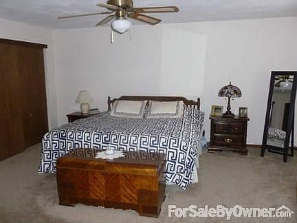 Master bedroom
						:
						With master bathroom