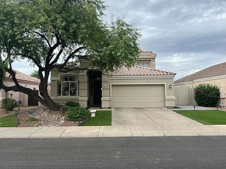 650 W Kent Pl — Photo 1