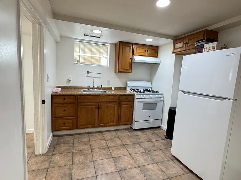 1 Beacon Pl #BASEMENT — Photo 3