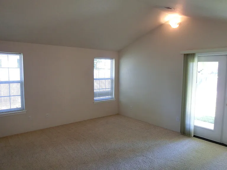2639 SW Allen Creek Rd — Photo 4