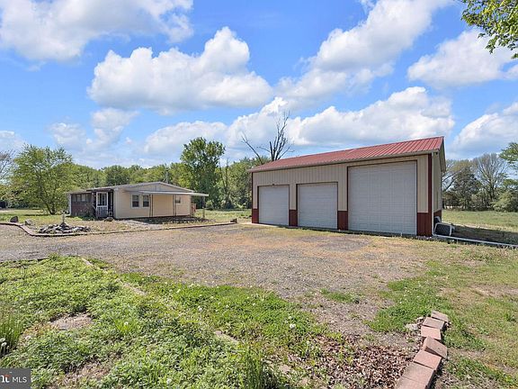 4th image of 347 Quaker Neck Rd