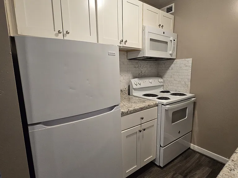1249 Nelson St #D — Photo 4