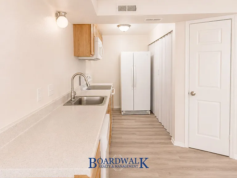 3549 S Colby Ave — Photo 17
