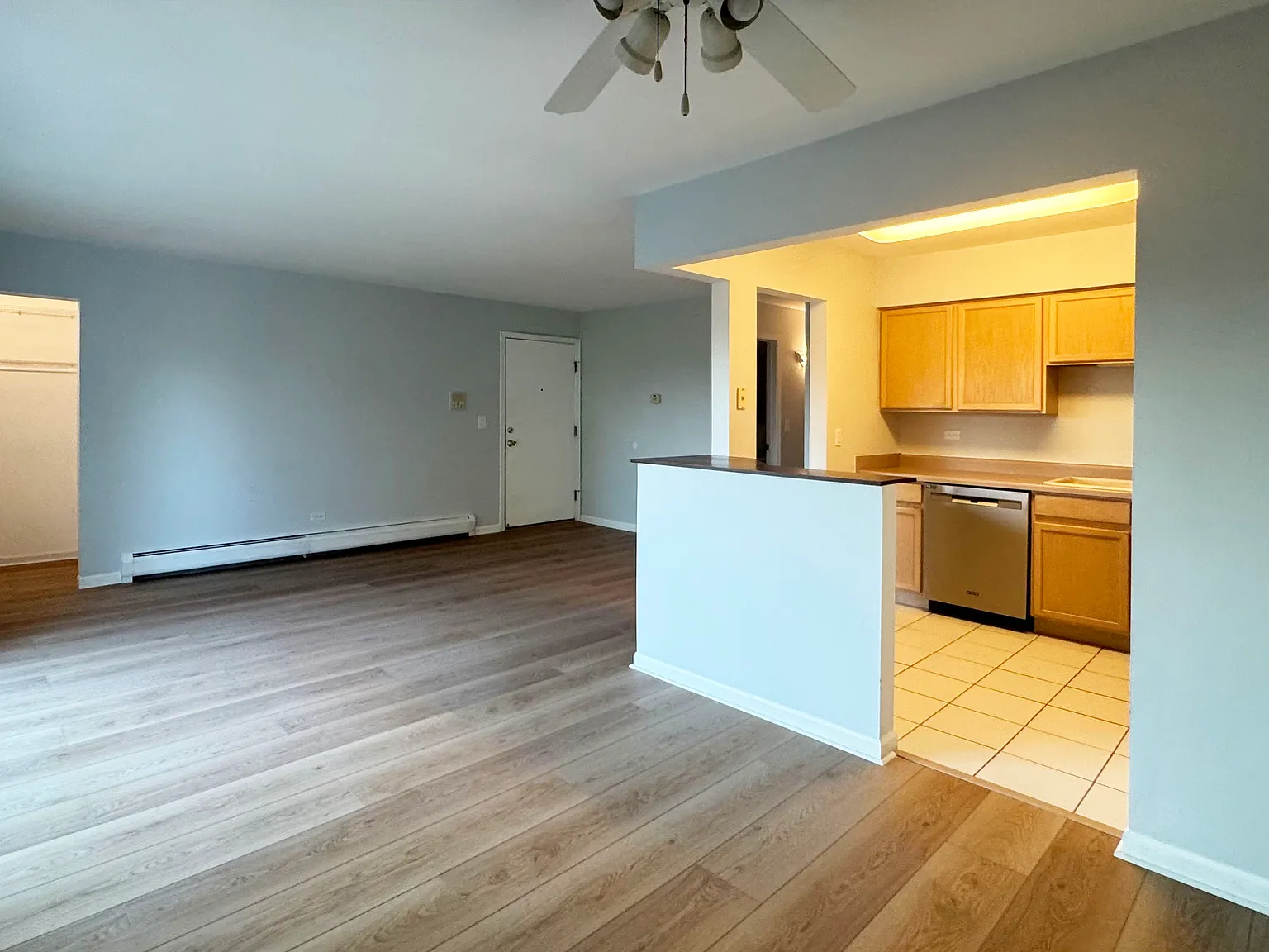 2 bed, 1.5 bath, 916 sqft, $2,000 — Photo 3