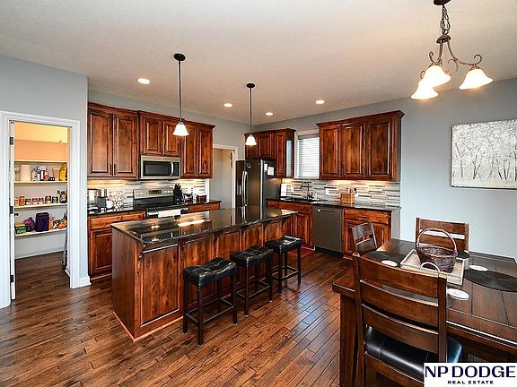 4th image of 4612 Helwig Ave