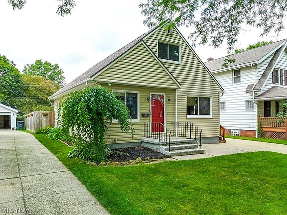3rd image of 1658 Greenlawn Ave