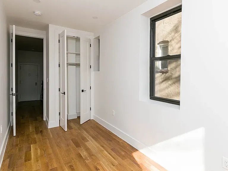 556 Bainbridge St #2L — Photo 10