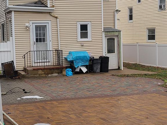 3rd image of 220 Bergen Ave