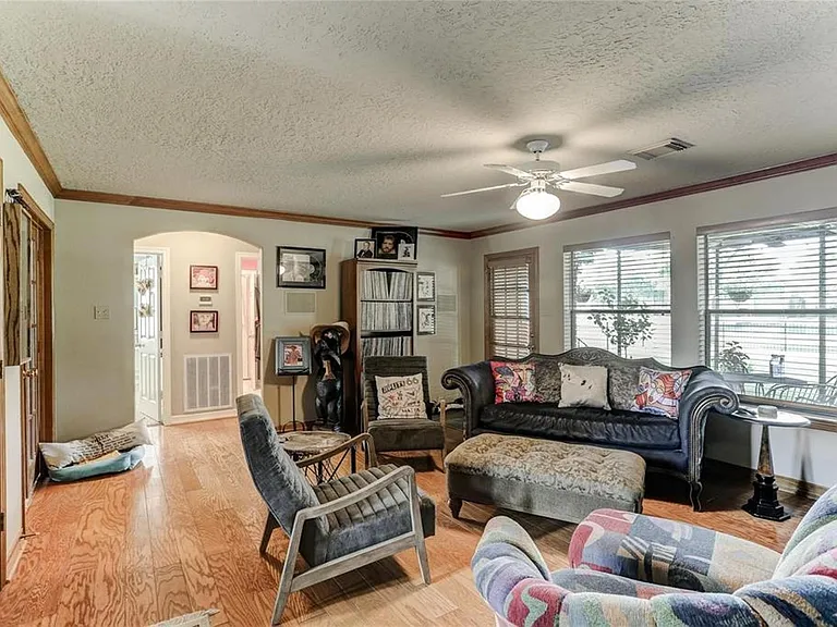 1706 Country Squire Dr — Photo 23