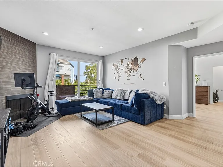 640 W 4th St — Photo 4