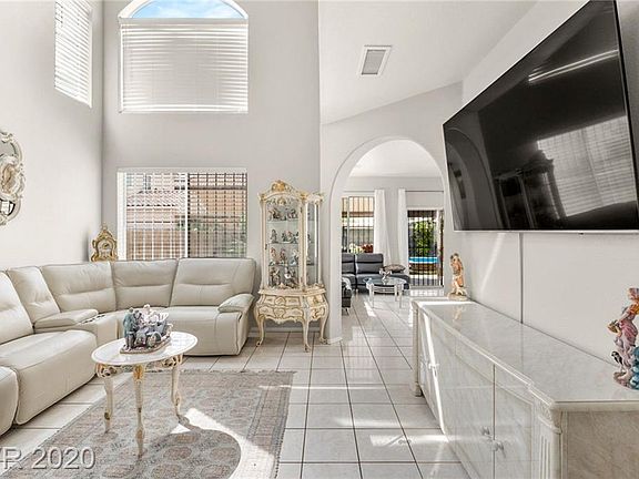 4th image of 2315 Grannis Ln
