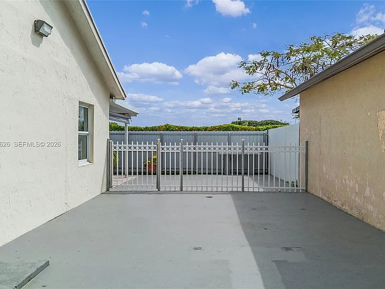 12622 SW 211th Ter — Photo 25