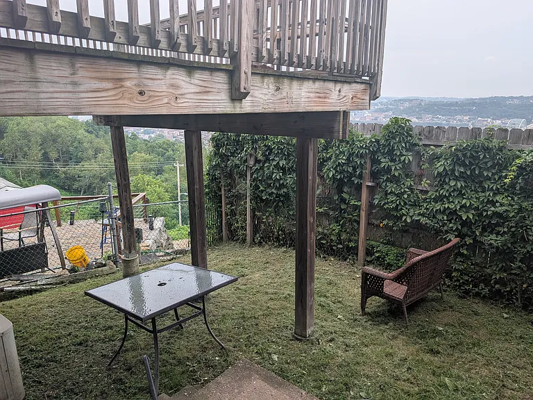 basement: yard with access from basement or side entrance