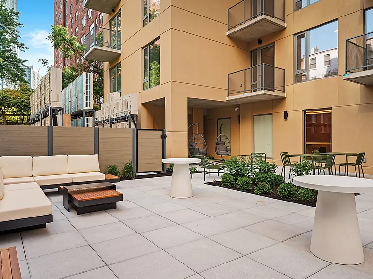 151 S Elliott Pl #8I — Photo 35