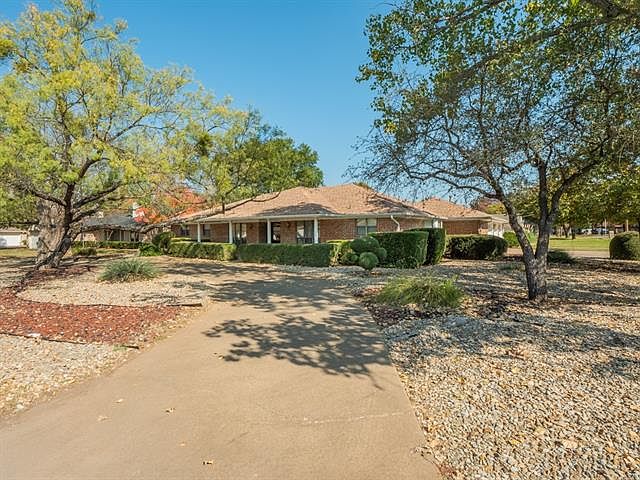 1st image of 3909 Laramie Dr