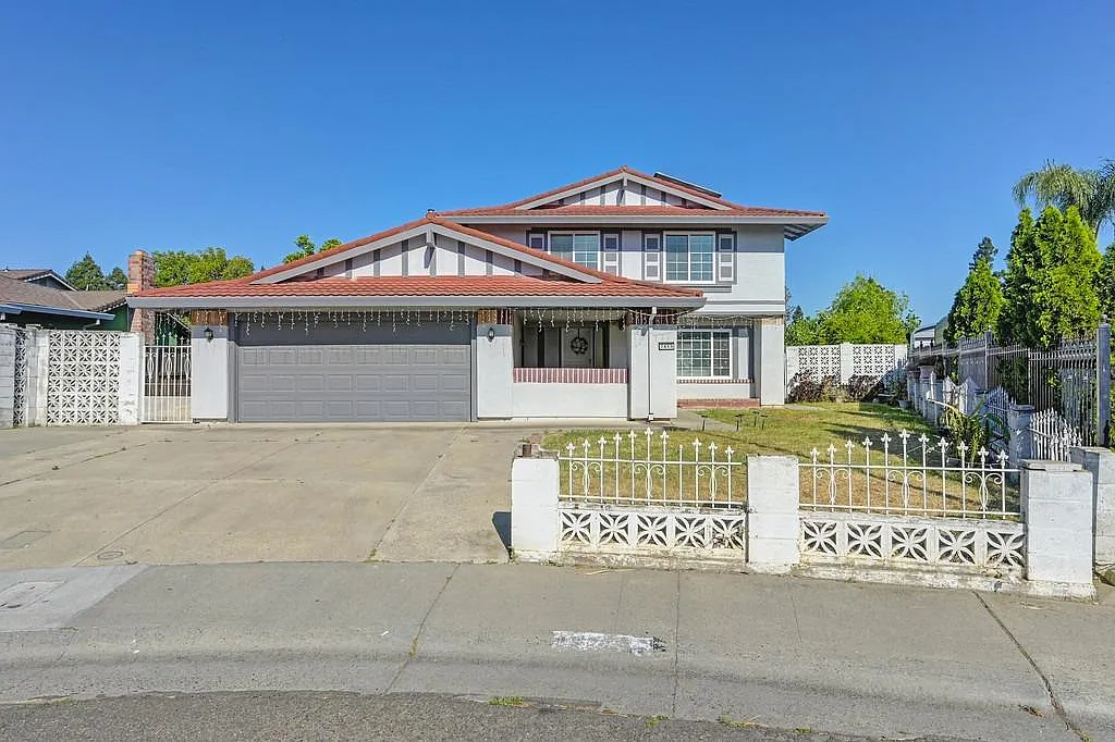 7415 Patero Cir photo 1