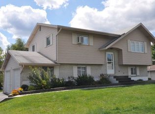 606 W Oak St, Frackville, PA 17931