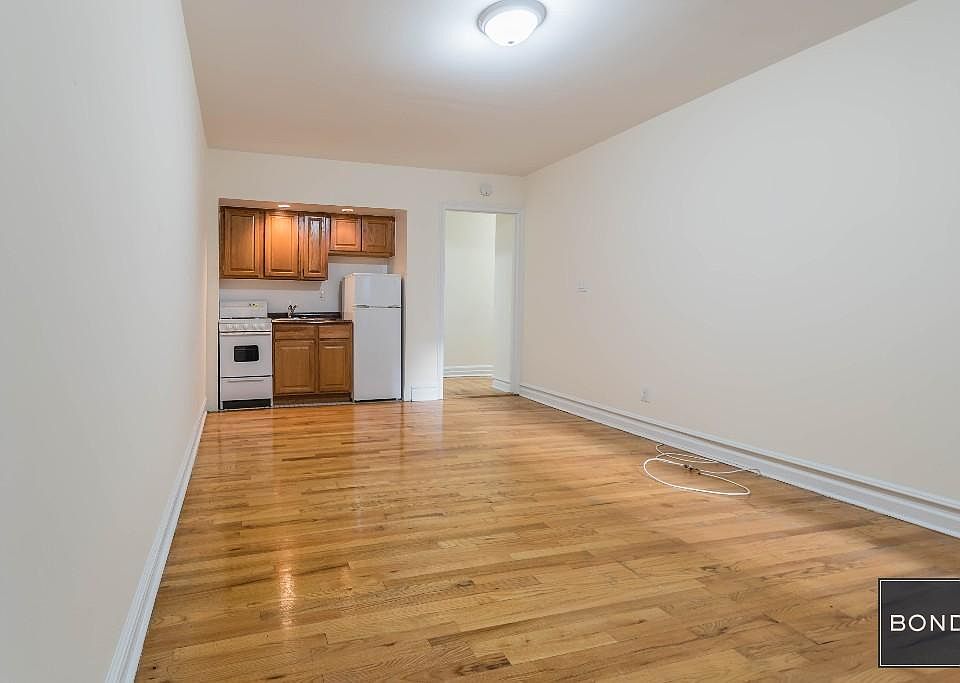 2nd image of 214 E 51st St APT 1C