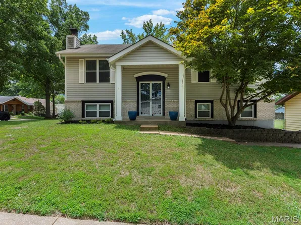 326 Windyoak Dr, Ballwin, MO 63021