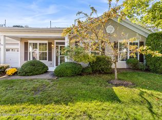 86 Greenlawns Dr, Lakewood, NJ 08701