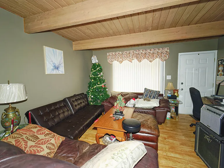 389 Meadow Green Ln — Photo 6