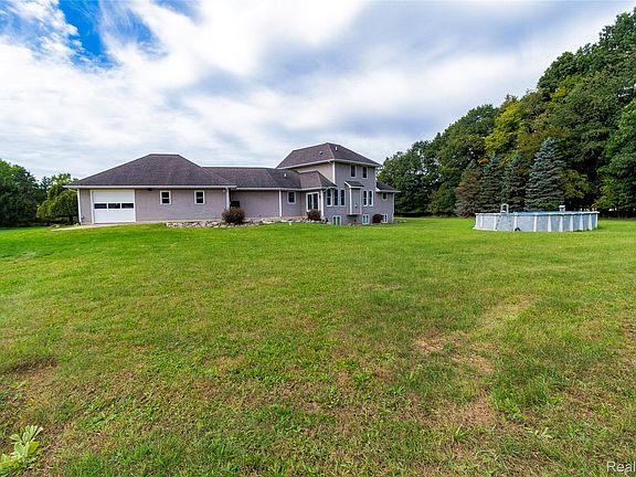 3rd image of 459 Maple Grove Rd