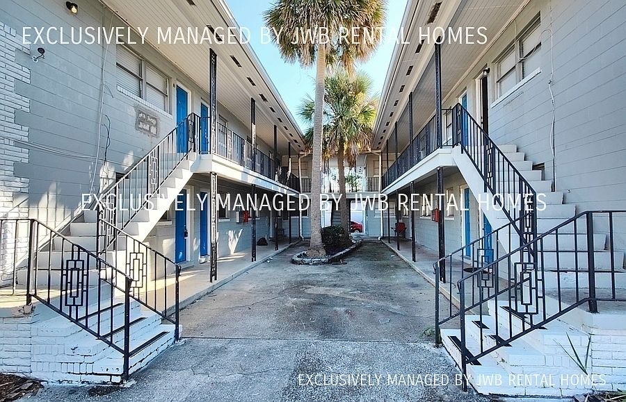 1st image of 1029 Caliente Dr Unit 1A