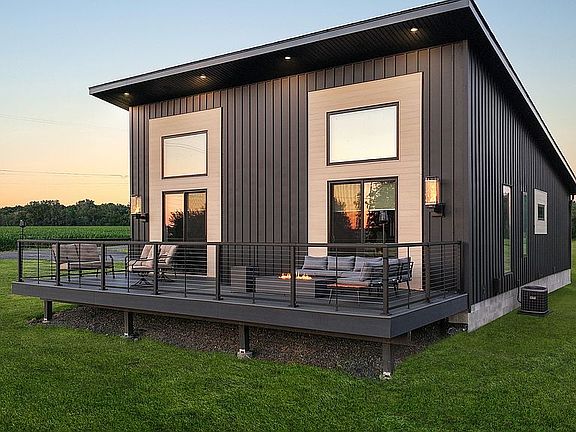 3rd image of 752 Yale Farm Rd