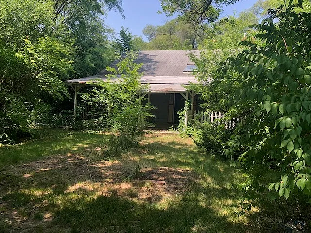 11S370 Lemont Rd photo 1