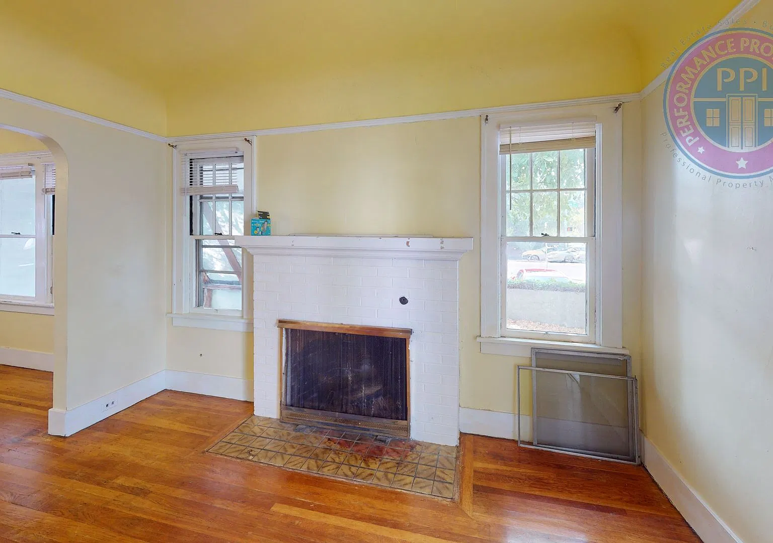 No Security Deposit w/ Rhino! North Mt. Tabor Bungalow, w/ Large Backyard! — Photo 2